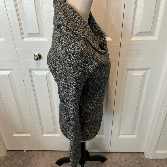 TNA from Aritizia size XS 100% wool zippered cardigan - Picture 10 of 14